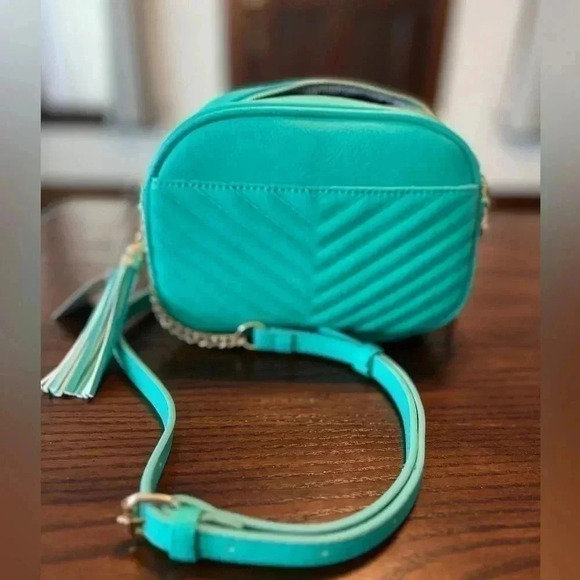 Crossbody bag, double compartment, adjustable chain strap, tassel detail NWT - Picture 2 of 5